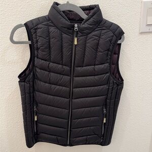 Tumi lightweight puffer vest size medium black